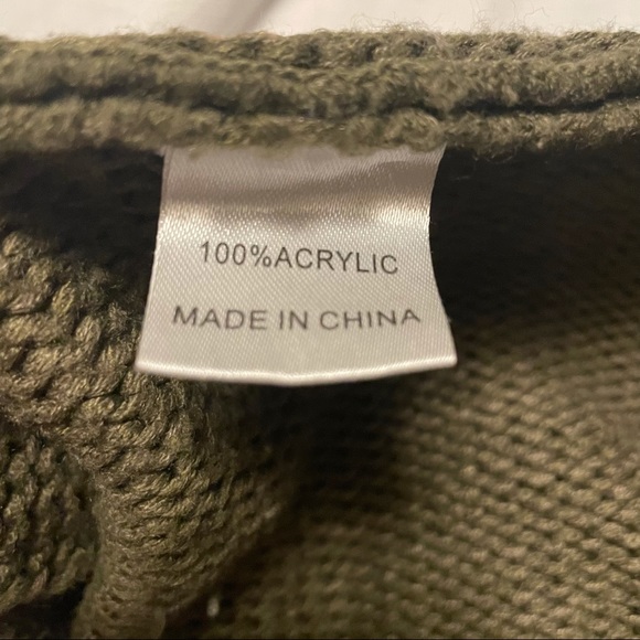 LF - Off The Shoulder Crop Sweater -XS - Picture 6 of 6